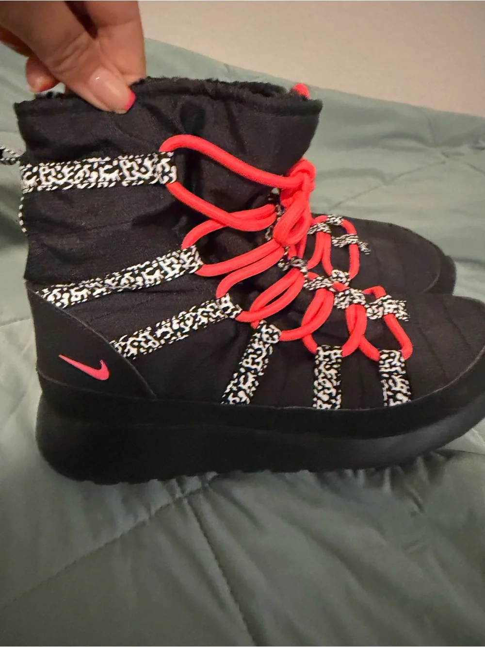 Nike (Moon Boots) light weight 5Y/W6.5